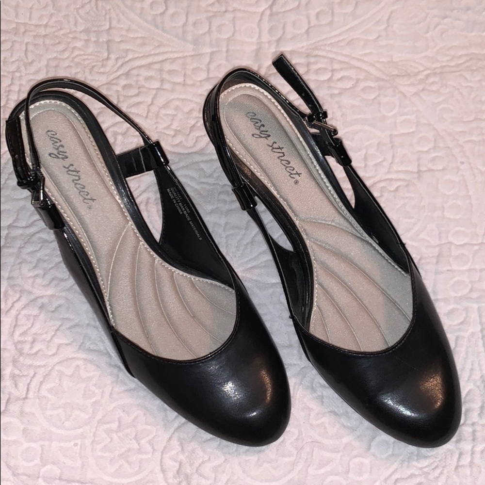 EUC Easy Street Black Kitten Heels